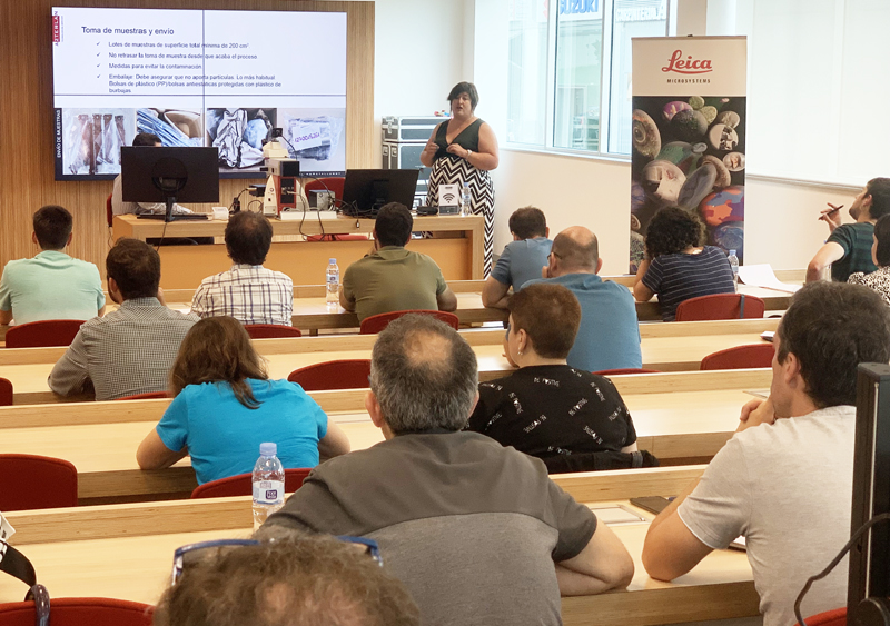 AZTERLAN Cleanliness Testing extepert, Ana Barrena, during her participation at the workshop